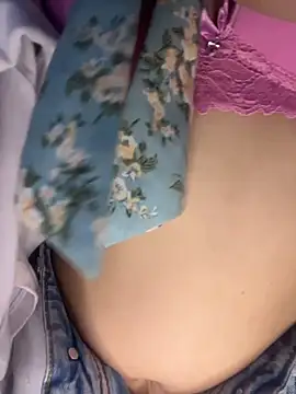 Snapshot of MiaRousexxx_ chatting on 12.04.25 MiaRousexxx online show from 12.04.25