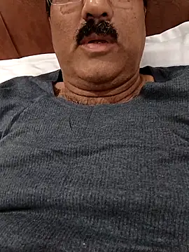 Snapshot of moonflower25 chatting on 12.17.25 moonflower25 online show from 12.17.25