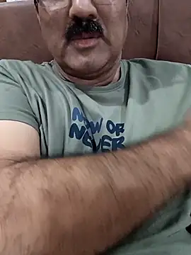 Snapshot of moonflower25 chatting on 12.18.25 moonflower25 online show from 12.18.25