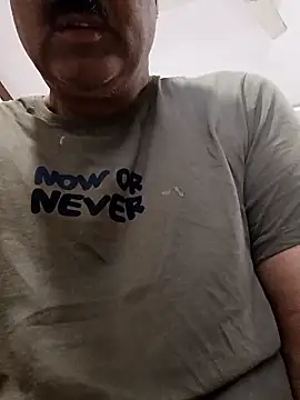 Snapshot of moonflower25 chatting on 12.19.25 moonflower25 online show from 12.19.25