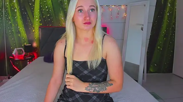 HollyTailors online show from 10.17.25