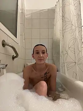 Snapshot of Emilia_Mausi chatting on 11.25.25 Emilia Mausi online show from 11.25.25