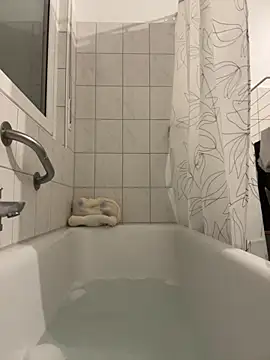 Snapshot of Emilia_Mausi chatting on 11.28.25 Emilia Mausi online show from 11.28.25