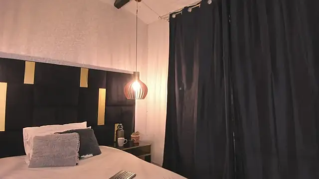 Snapshot of Lucio__Fox chatting on 11.30.25 Lucio Fox online show from 11.30.25