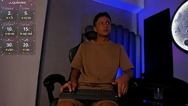  Leohot  online show from 11.04.25