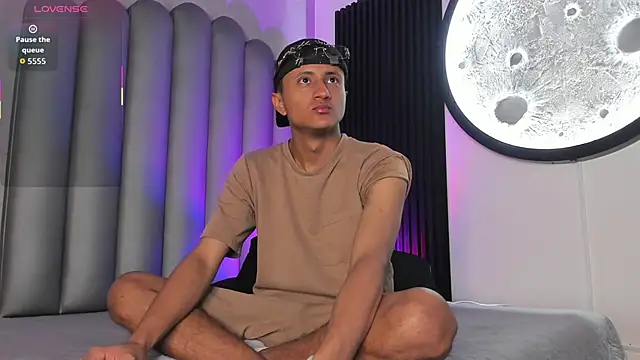  Leohot  online show from 11.22.25