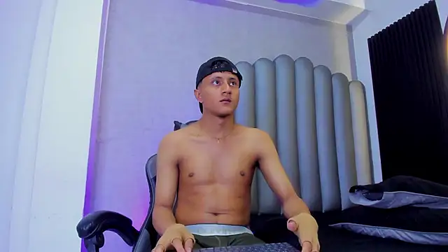  Leohot  online show from 01.14.26