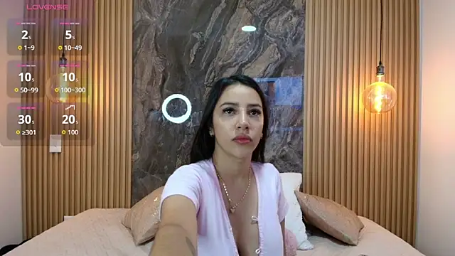 Snapshot of Alana-Jones chatting on 09.12.25 Alana-Jones online show from 09.12.25