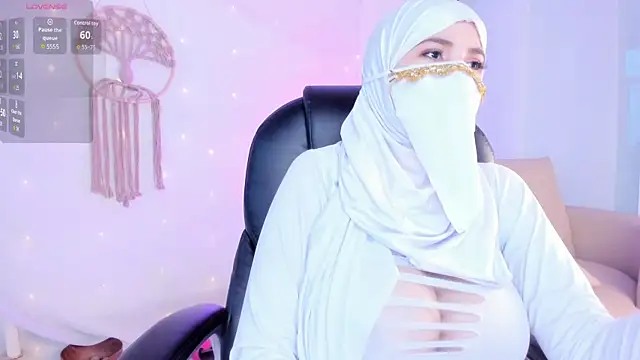 Snapshot of salma_isawwii chatting on 10.23.25 salma isawwii online show from 10.23.25