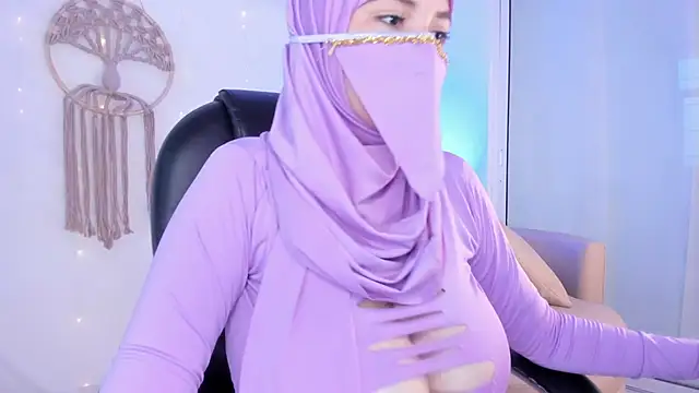 Snapshot of salma_isawwii chatting on 10.28.25 salma isawwii online show from 10.28.25