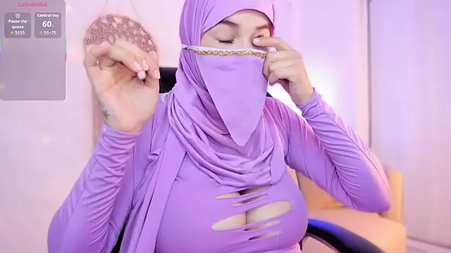 Snapshot of salma_isawwii chatting on 12.15.25 salma isawwii online show from 12.15.25