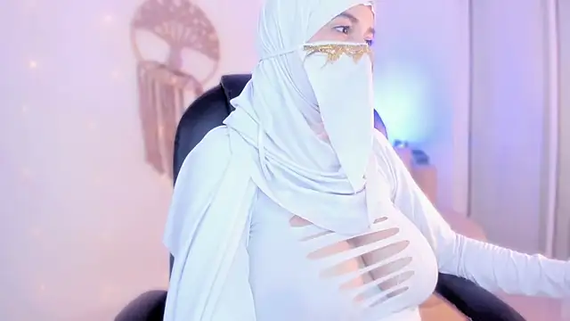 Snapshot of salma_isawwii chatting on 01.08.26 salma isawwii online show from 01.08.26