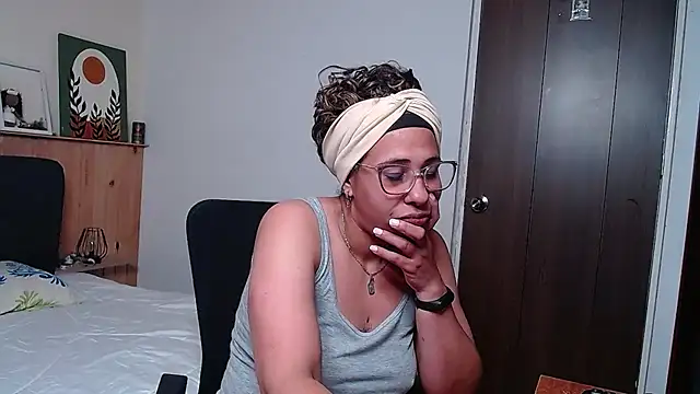 Snapshot of IVONNE_COLLINS33 chatting on 09.23.25 IVONNE COLLINS33 online show from 09.23.25