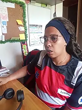 IVONNE COLLINS33 online show from 04.14.26