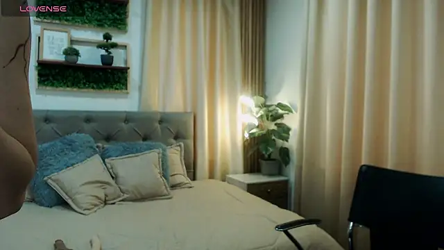 zohet kriss online show from 10.21.25