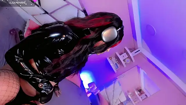 Snapshot of Ariia-janee chatting on 11.04.25 Ariia-janee online show from 11.04.25