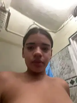 Snapshot of Miagomezx chatting on 12.21.25 Miagomezx online show from 12.21.25