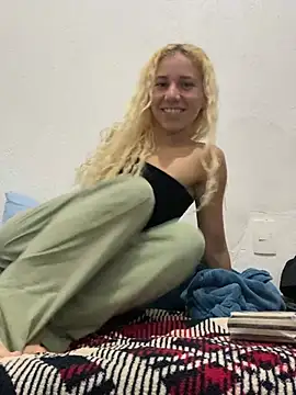 Bruna551 online show from 04.15.26