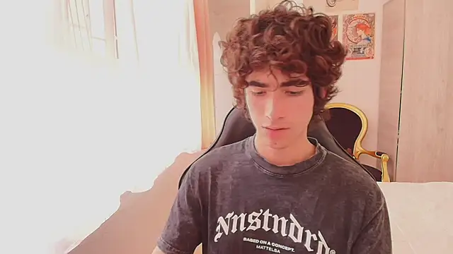 Nude Boy18 online show from 10.24.25