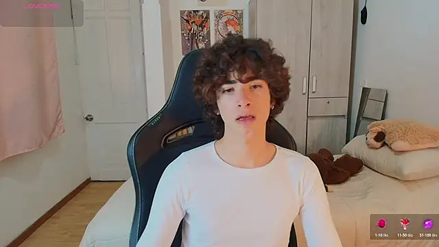 Snapshot of Nude_Boy18 chatting on 12.20.25 Nude Boy18 online show from 12.20.25