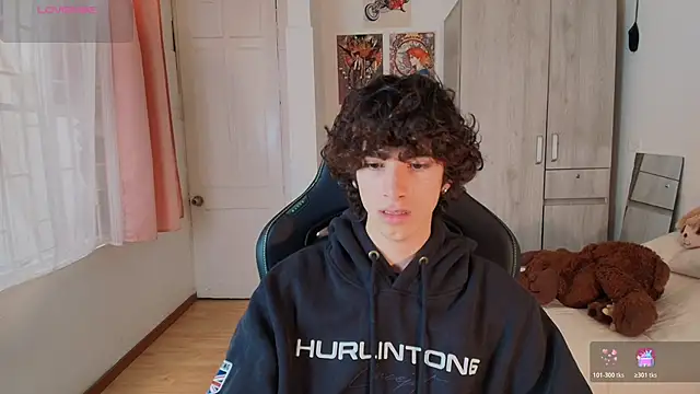 Snapshot of Nude_Boy18 chatting on 12.22.25 Nude Boy18 online show from 12.22.25