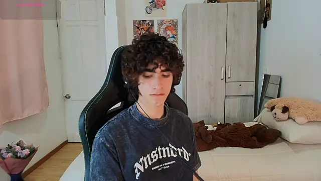 Snapshot of Nude_Boy18 chatting on 02.06.26 Nude Boy18 online show from 02.06.26