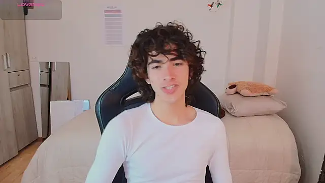 Snapshot of Nude_Boy18 chatting on 02.13.26 Nude Boy18 online show from 02.13.26