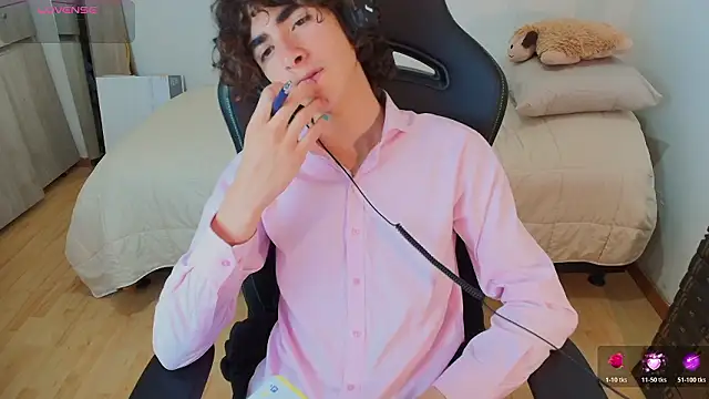 Snapshot of Nude_Boy18 chatting on 02.14.26 Nude Boy18 online show from 02.14.26