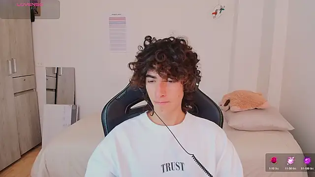 Snapshot of Nude_Boy18 chatting on 02.17.26 Nude Boy18 online show from 02.17.26