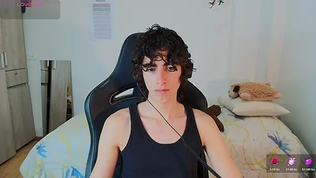 Snapshot of Nude_Boy18 chatting on 02.25.26 Nude Boy18 online show from 02.25.26