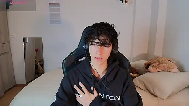 Snapshot of Nude_Boy18 chatting on 02.26.26 Nude Boy18 online show from 02.26.26