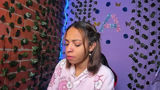 Snapshot of yumi_hanna chatting on 11.06.25 yumi hanna online show from 11.06.25