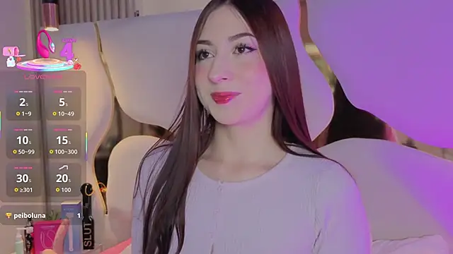 Snapshot of SofiJones_ chatting on 11.20.25 SofiJones online show from 11.20.25