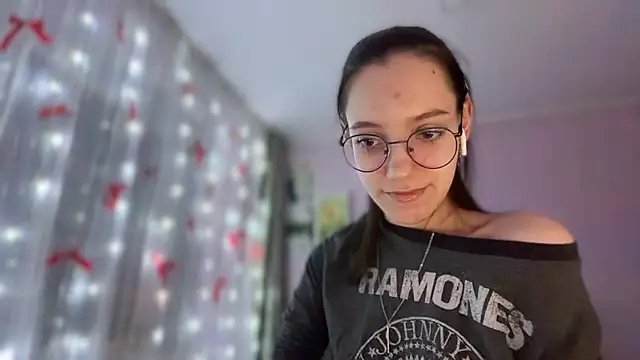 Snapshot of Vietero chatting on 03.31.26 Vietero online show from 03.31.26