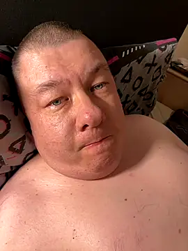 Snapshot of Tornado2007 chatting on 11.29.25 Tornado2007 online show from 11.29.25