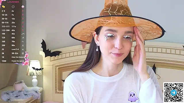 Snapshot of SoftieDream chatting on 11.01.25 SoftieDream online show from 11.01.25