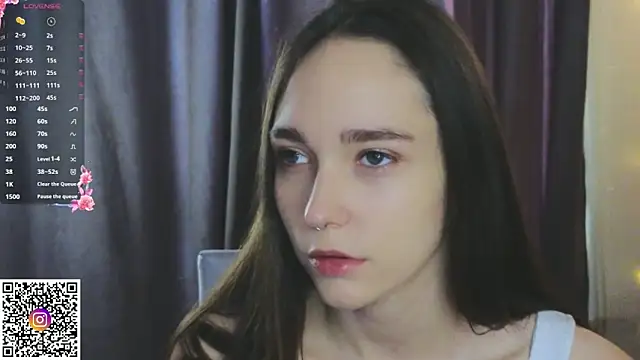 Snapshot of SoftieDream chatting on 11.13.25 SoftieDream online show from 11.13.25