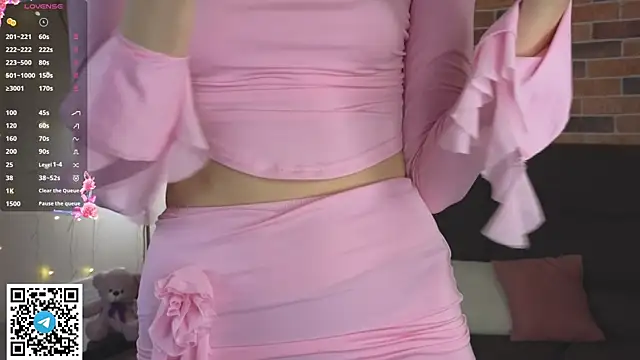 Snapshot of SoftieDream chatting on 11.14.25 SoftieDream online show from 11.14.25