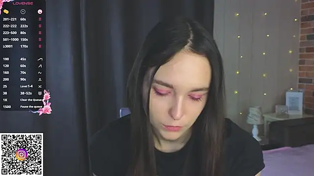 Snapshot of SoftieDream chatting on 11.29.25 SoftieDream online show from 11.29.25