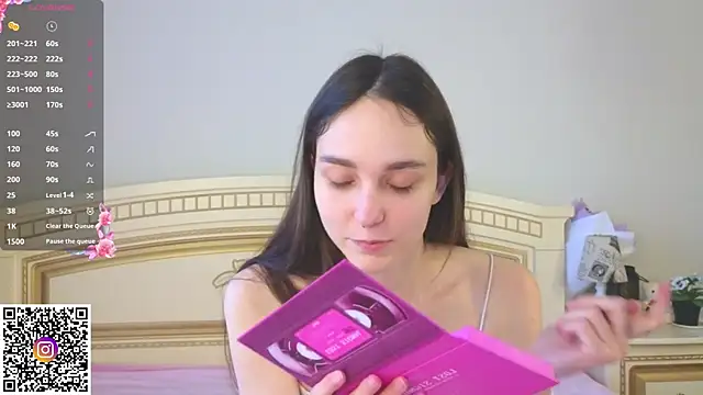 Snapshot of SoftieDream chatting on 12.04.25 SoftieDream online show from 12.04.25