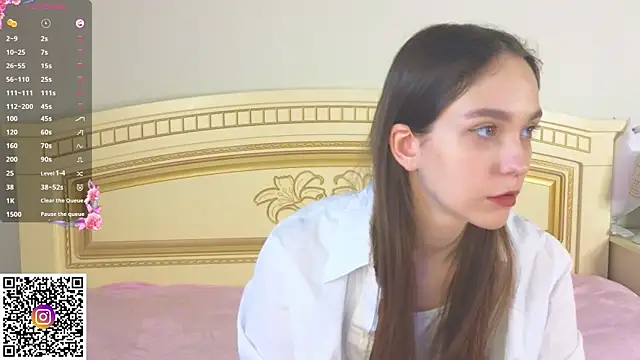 Snapshot of SoftieDream chatting on 12.05.25 SoftieDream online show from 12.05.25