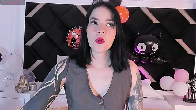 Snapshot of kate_cass chatting on 10.26.25 kate cass online show from 10.26.25