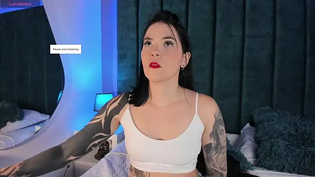 Snapshot of kate_cass chatting on 12.15.25 kate cass online show from 12.15.25