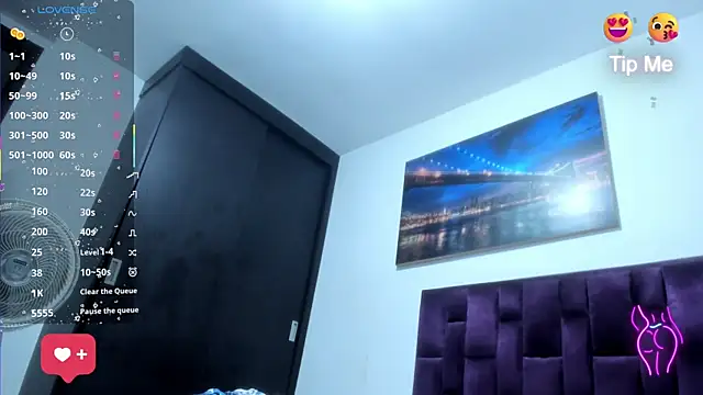 Alicia Whitee online show from 10.13.25