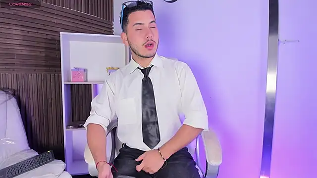 Snapshot of Axel_grey_ chatting on 10.31.25 Axel grey online show from 10.31.25