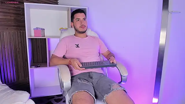 Snapshot of Axel_grey_ chatting on 11.05.25 Axel grey online show from 11.05.25