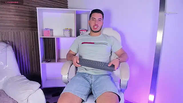 Snapshot of Axel_grey_ chatting on 11.06.25 Axel grey online show from 11.06.25