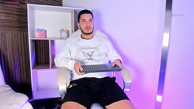 Snapshot of Axel_grey_ chatting on 11.09.25 Axel grey online show from 11.09.25