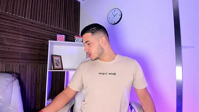 Snapshot of Axel_grey_ chatting on 12.01.25 Axel grey online show from 12.01.25