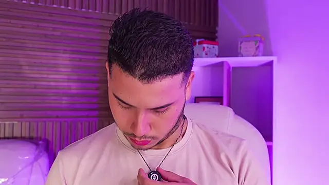 Snapshot of Axel_grey_ chatting on 12.03.25 Axel grey online show from 12.03.25